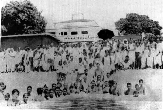Sri Sri Thakur Anukulchandra and devotees bathing in the Padma river near the Himaitpur ashram